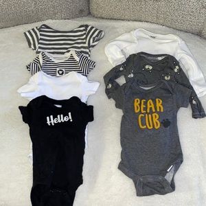 5 short sleeve onesies and 2 long sleeves